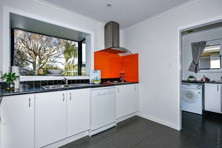 Photo of property in 30 Emlyn Place, Avondale, Christchurch, 8061