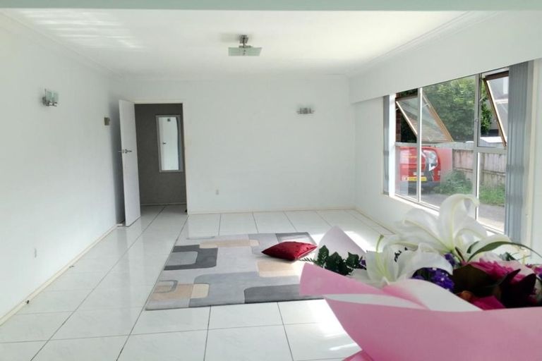 Photo of property in 1/240 Forrest Hill Road, Forrest Hill, Auckland, 0620
