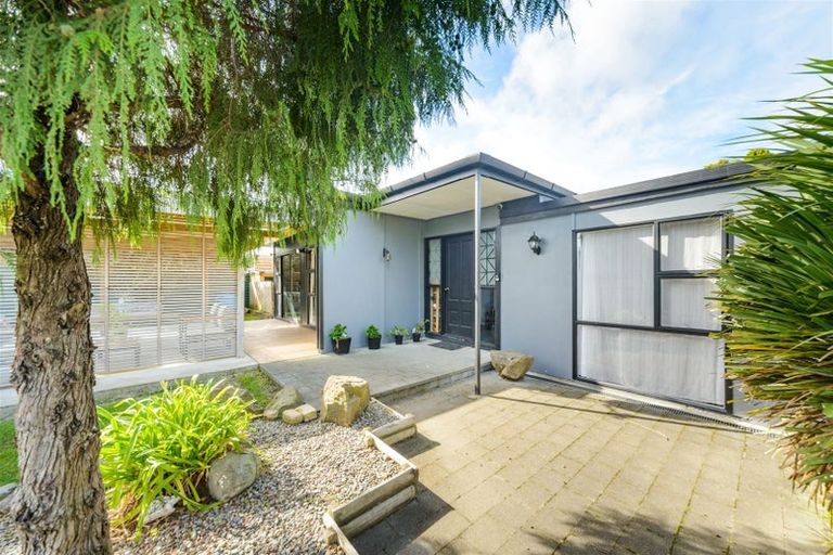 Photo of property in 6 Pukatea Place, Milson, Palmerston North, 4414