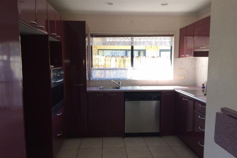 Photo of property in 1 Belcoo Crescent, East Tamaki, Auckland, 2013