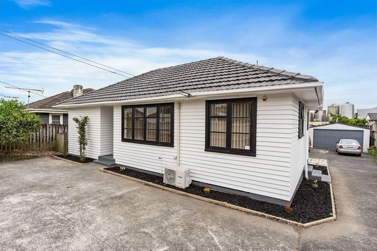 Photo of property in 1/18 Plunket Avenue, Papatoetoe, Auckland, 2104