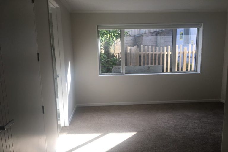 Photo of property in 40 Corricvale Way, Northcross, Auckland, 0630