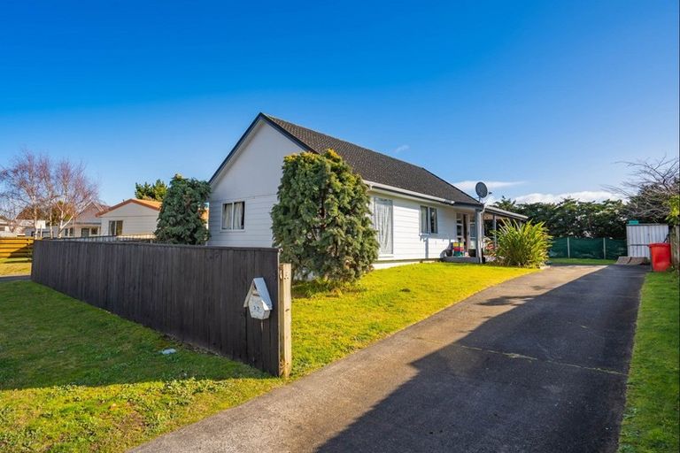 Photo of property in 32 Rosewood Place, Paraparaumu, 5032