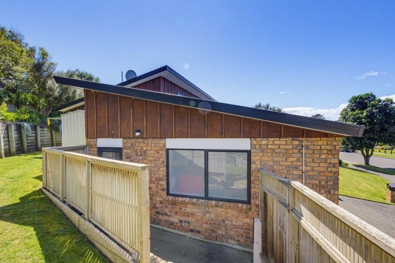 Photo of property in 10 Sams Way, Raumati South, Paraparaumu, 5032