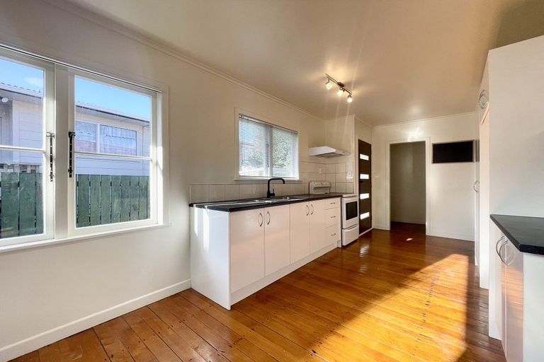 Photo of property in 11 Surrey Street, Manurewa, Auckland, 2102