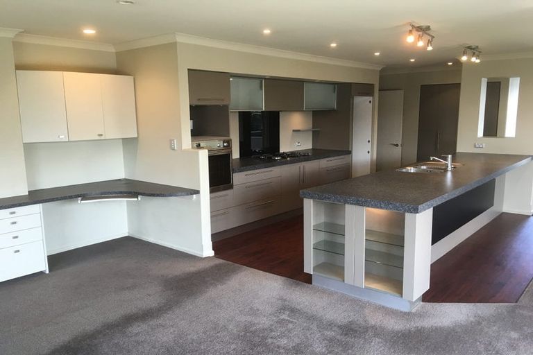 Photo of property in 26 Linkwater Way, Parklands, Christchurch, 8083
