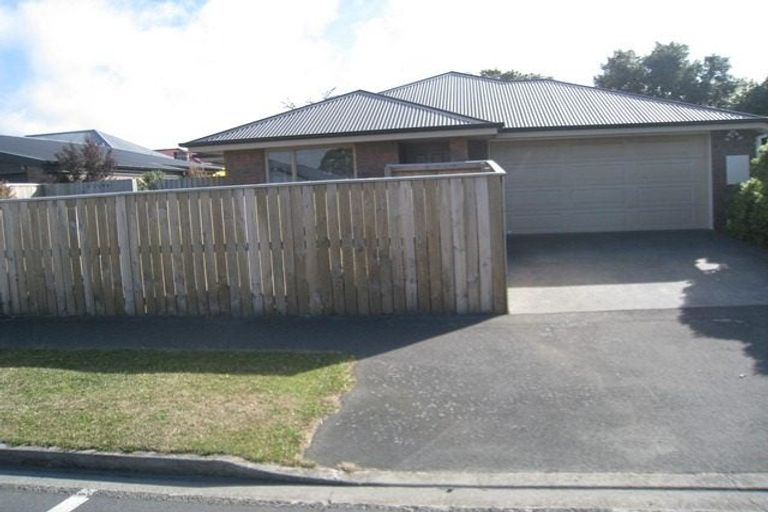 Photo of property in 16 Lindores Street, Addington, Christchurch, 8024