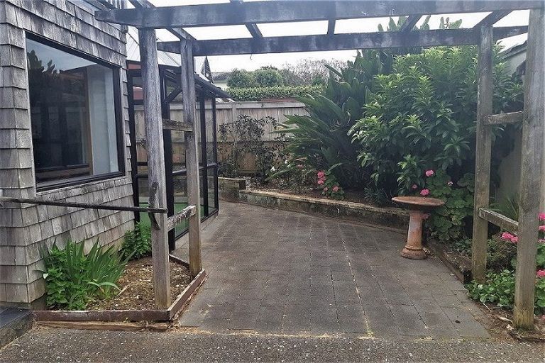 Photo of property in 1/58 Hillcrest Avenue, Hillcrest, Auckland, 0627