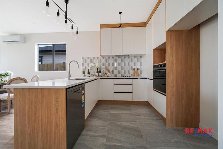 Photo of property in 32 Hari Road, Karaka, 2113