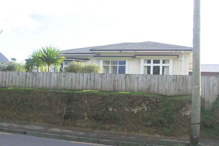 Photo of property in 54 Broderick Road, Johnsonville, Wellington, 6037
