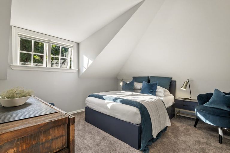 Photo of property in 36 Queen Street, Northcote Point, Auckland, 0627