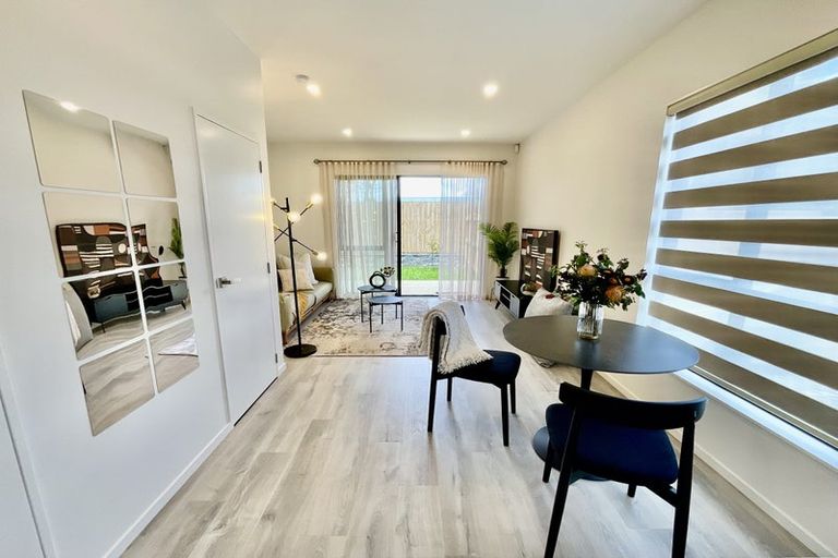 Photo of property in 4/241 Don Buck Road, Massey, Auckland, 0614