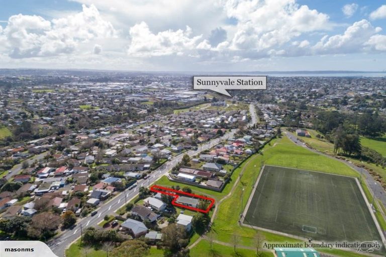 Photo of property in 2/106 Seymour Road, Sunnyvale, Auckland, 0612