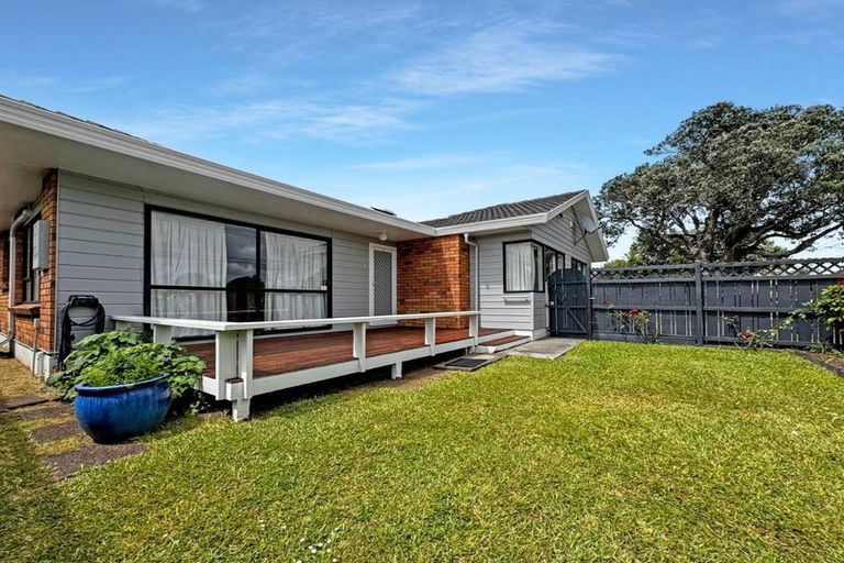 Photo of property in 1/12 Shakespeare Road, Milford, Auckland, 0620