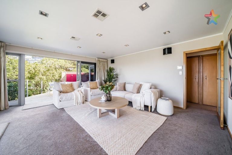 Photo of property in 26a Tai Paku Paku Road, Karaka Bays, Wellington, 6022