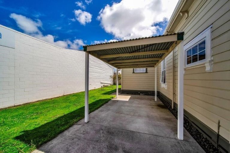 Photo of property in 280 High Street, Hawera, 4610