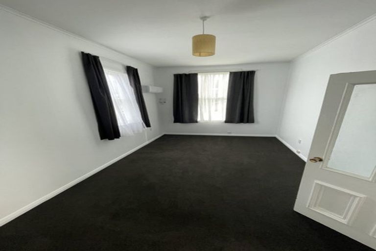 Photo of property in 1/50 Clyde Street, Island Bay, Wellington, 6023