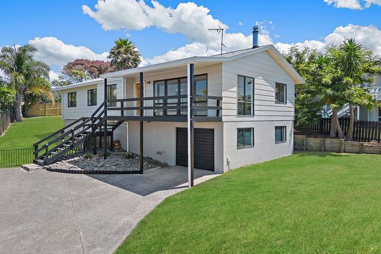 Photo of property in 64 Vintage Drive, Henderson, Auckland, 0612