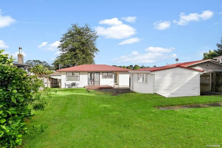 Photo of property in 6 Coburg Street, Henderson, Auckland, 0612