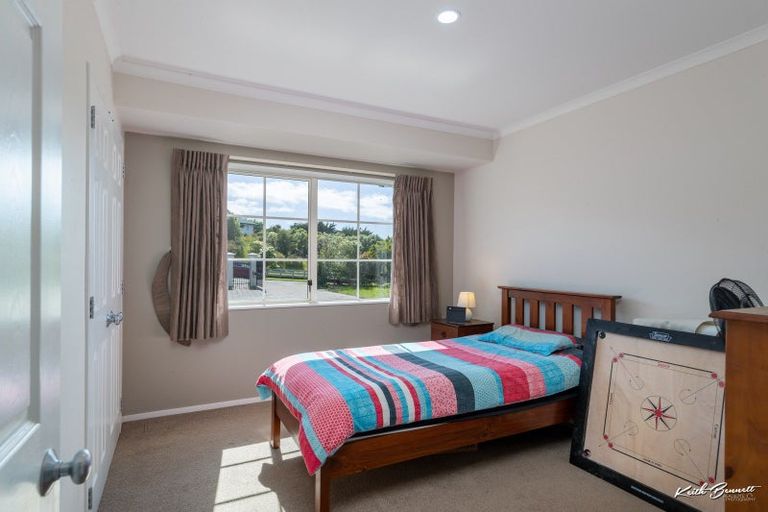 Photo of property in 5 Grace Nicholls Grove, Riverstone Terraces, Upper Hutt, 5018