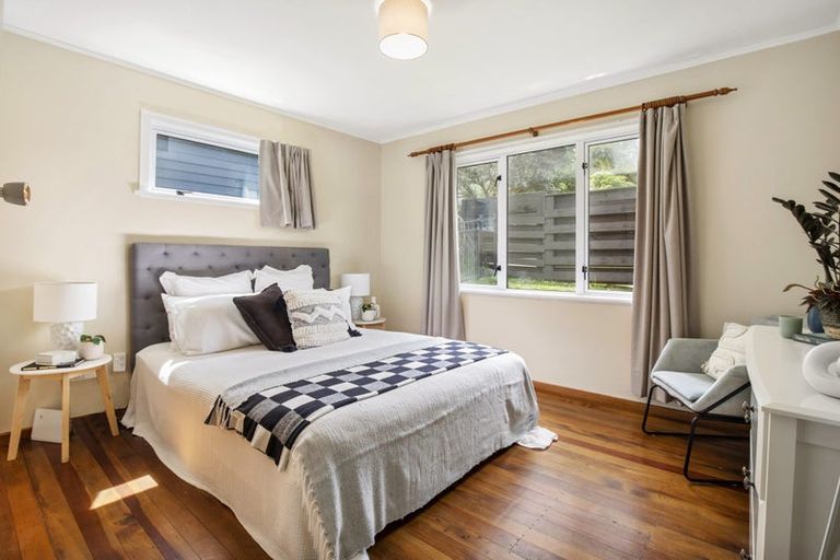 Photo of property in 18 Batchelor Street, Newlands, Wellington, 6037