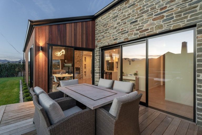 Photo of property in 32 Mount Nicholas Avenue, Wanaka, 9305