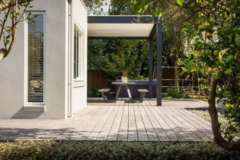 Photo of property in 11 Westbourne Road, Murrays Bay, Auckland, 0630