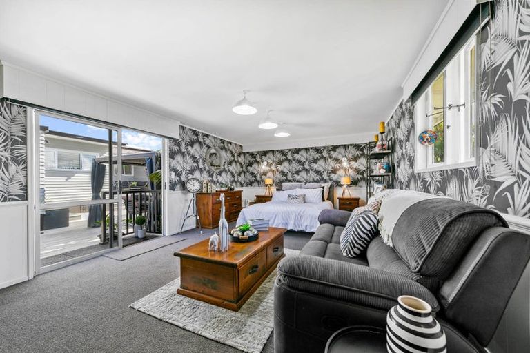 Photo of property in 84 Shaw Road, Oratia, Auckland, 0604