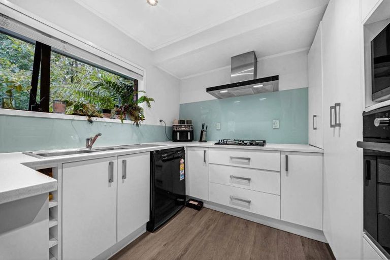Photo of property in 2/3 Diosma Place, Botany Downs, Auckland, 2010