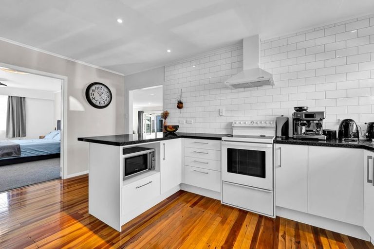 Photo of property in 9 Manu Crescent, Upper Vogeltown, New Plymouth, 4310