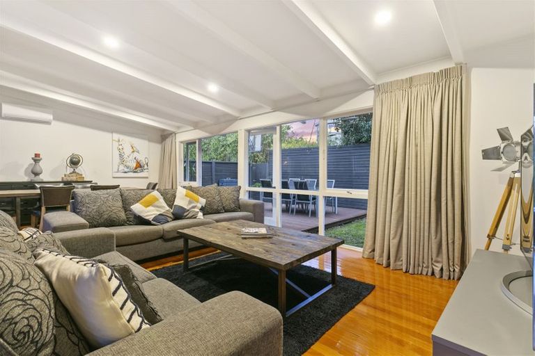Photo of property in 1/10 Morton Avenue, Forrest Hill, Auckland, 0620