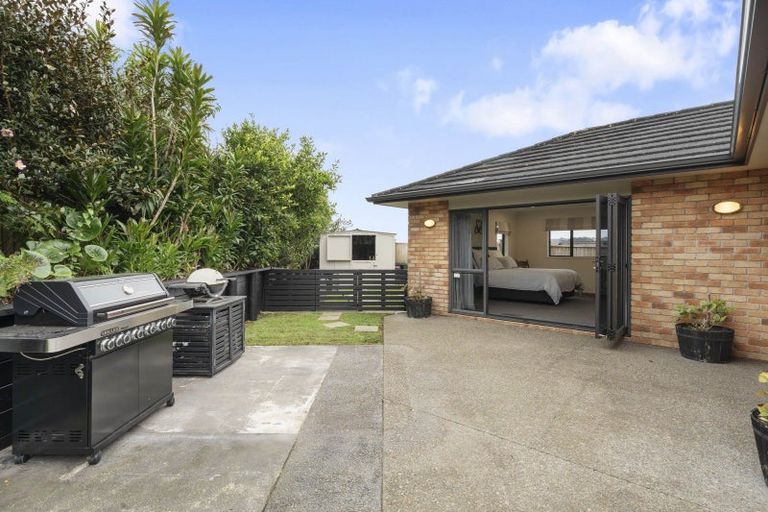 Photo of property in 9 Ellivani Rise, Pukekohe, 2120