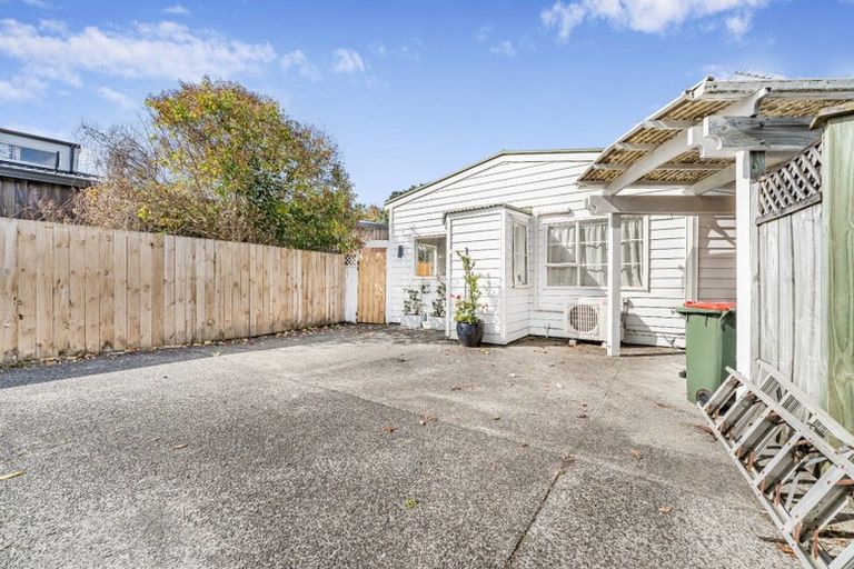 Photo of property in 2/56 Northcote Road, Northcote, Auckland, 0627