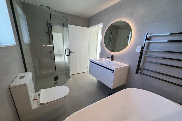 Photo of property in 6b Law Street, Torbay, Auckland, 0630