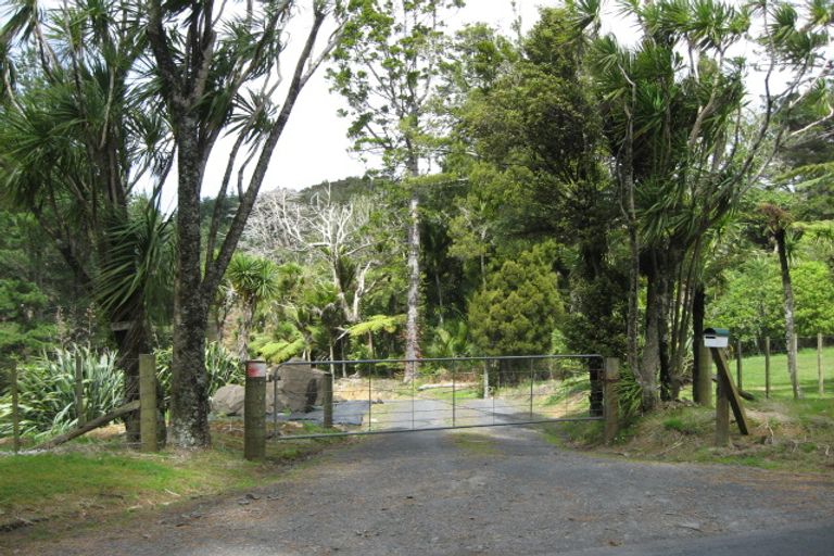 Photo of property in 70 Bethells Road, Waitakere, Auckland, 0782