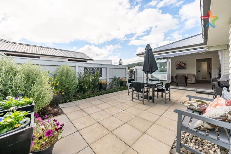 Photo of property in 5 Tarata Lane, Avalon, Lower Hutt, 5011