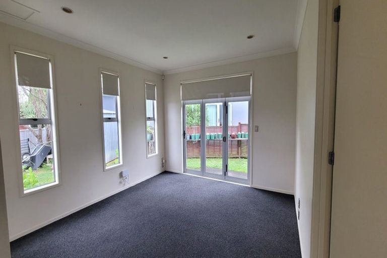 Photo of property in 11l Clearwater Cove, West Harbour, Auckland, 0618
