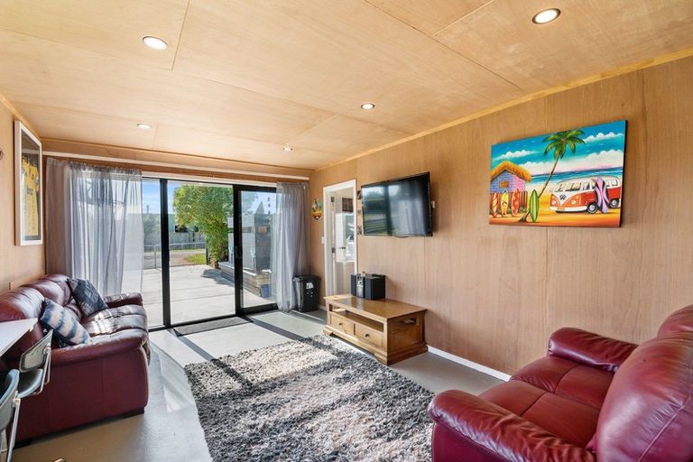 Photo of property in 8 Linklater Avenue, Foxton Beach, Foxton, 4815