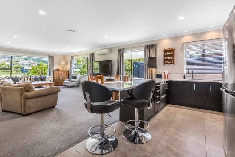 Photo of property in 39 Saunders Close, Whitby, Porirua, 5024