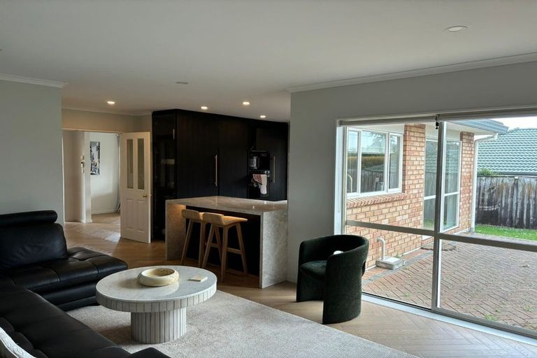 Photo of property in 21 Eaglemont Drive, East Tamaki Heights, Auckland, 2016