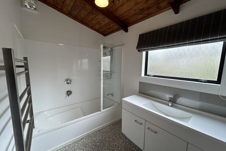 Photo of property in 14a Chablis Place, Henderson, Auckland, 0612