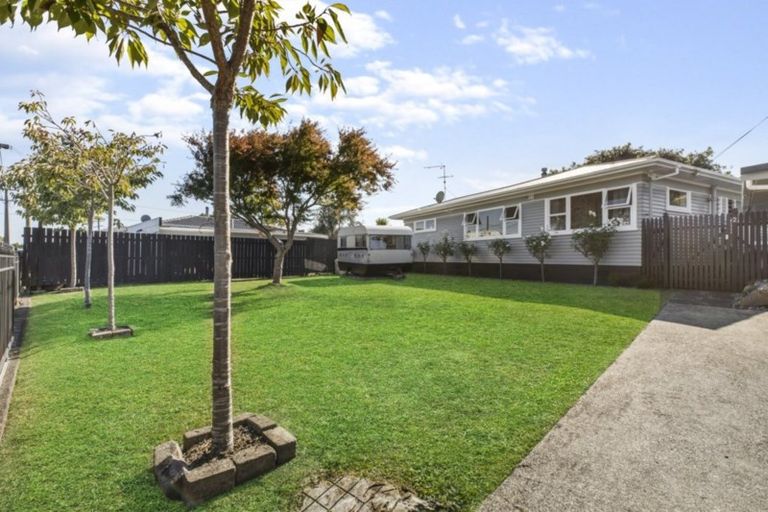 Photo of property in 2 Busing Avenue, Papakura, 2110