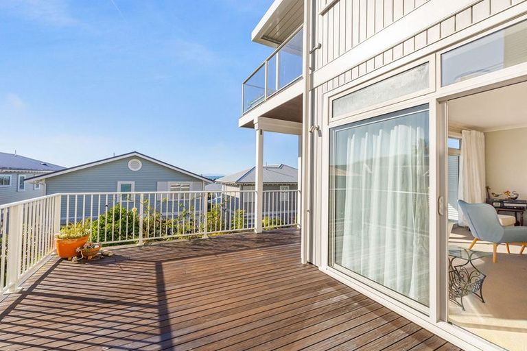 Photo of property in 18 Panorama Heights, Orewa, 0931
