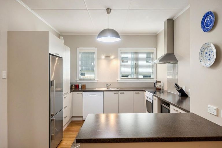 Photo of property in 24 Buscomb Avenue, Henderson, Auckland, 0610