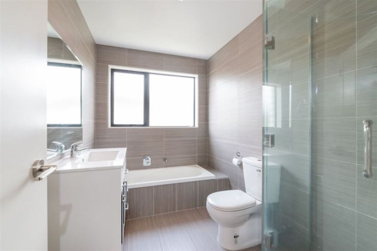 Photo of property in 23 Midhurst Avenue, Henderson, Auckland, 0612