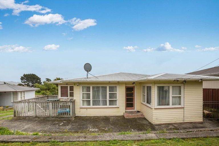 Photo of property in 73 Driver Crescent, Cannons Creek, Porirua, 5024