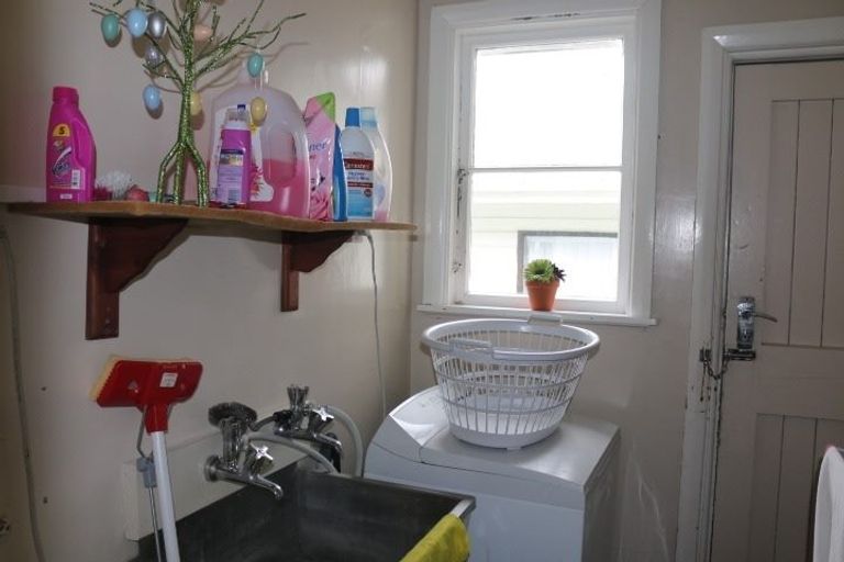 Photo of property in 660 Featherston Street, Roslyn, Palmerston North, 4414