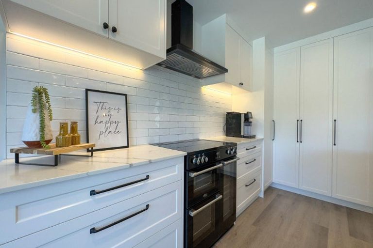 Photo of property in 12 Calderwood Close, Waiuku, 2123