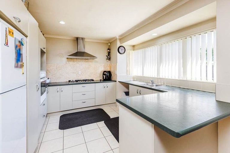 Photo of property in 27 Hill Crescent, Papakura, 2110