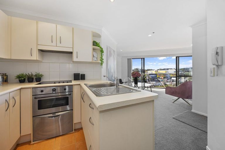 Photo of property in The Rennaissance, 4g/18 Ronwood Avenue, Manukau, Auckland, 2104